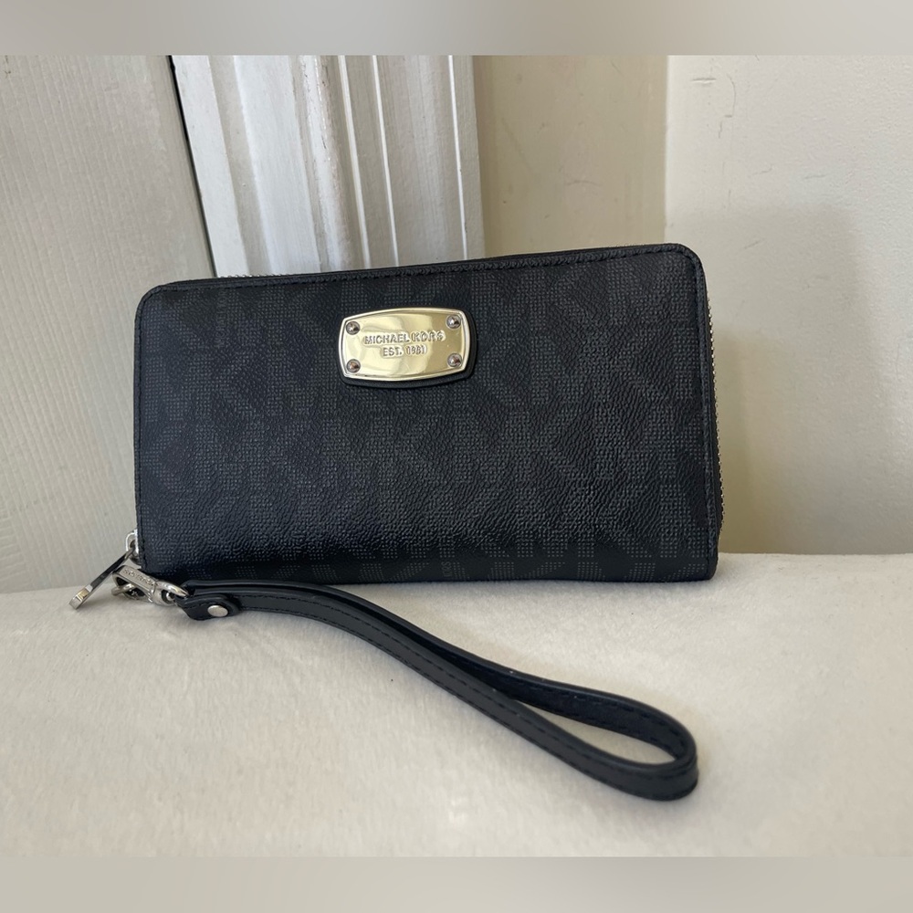 Michael Kors Black Jet set Wallet EUC - Picture 9 of 13